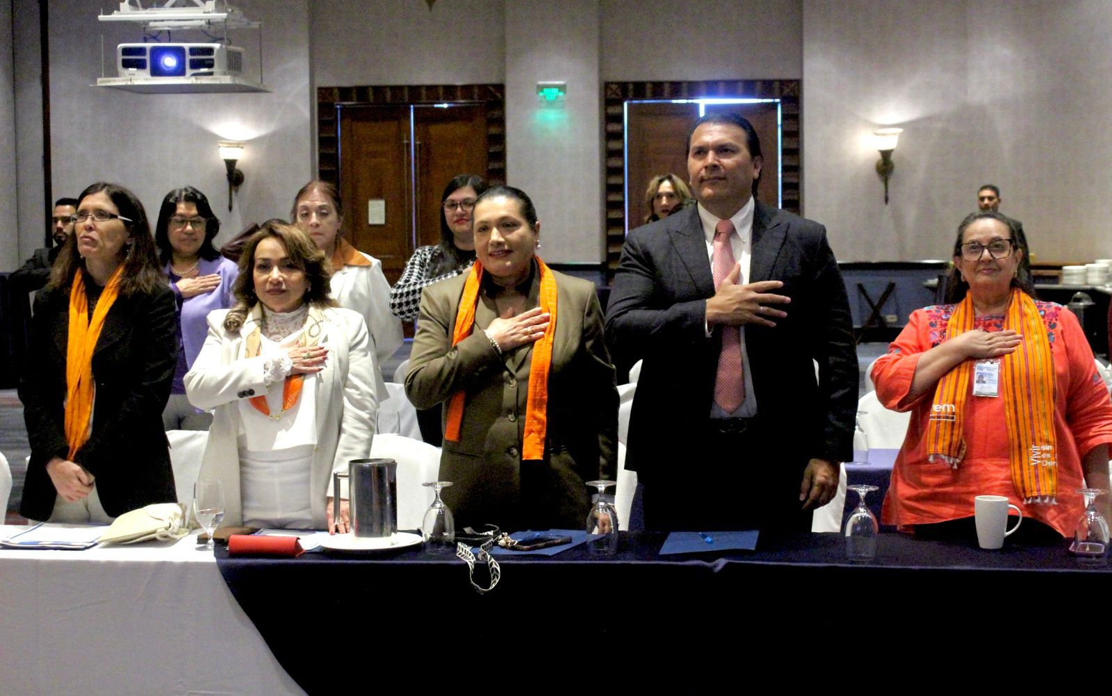 Conversatorio aborda retos de las mujeres en la política