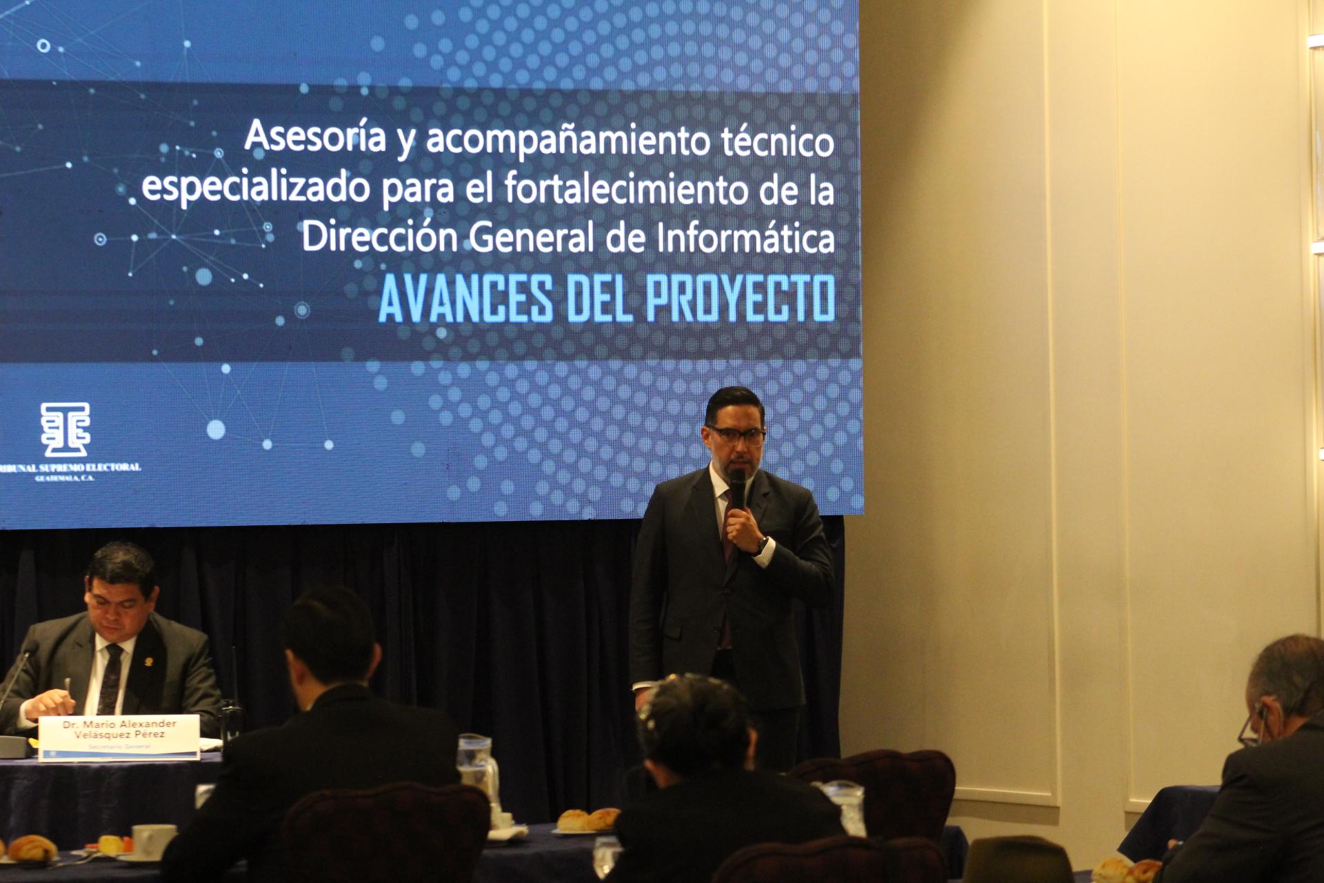 Pleno del TSE presenta avances en fortalecimiento institucional y proyectos tecnológicos ante representantes de partidos políticos