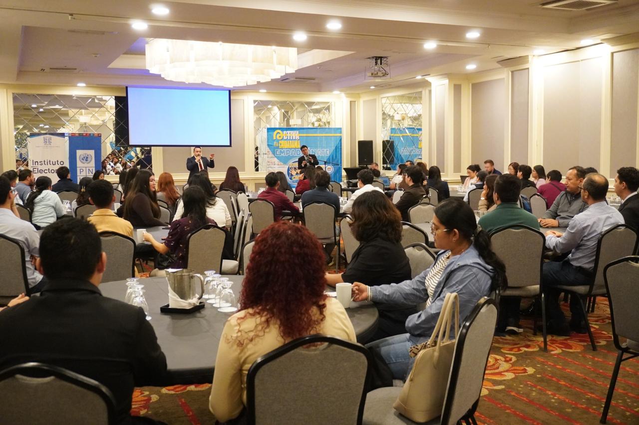 TSE fortalece la cultura democrática capacitando a más de ochenta jóvenes